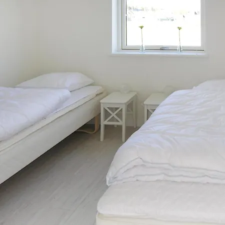 Ferienhaus 4 Bedroom Beautiful In Rudkobing Spodsbjerg